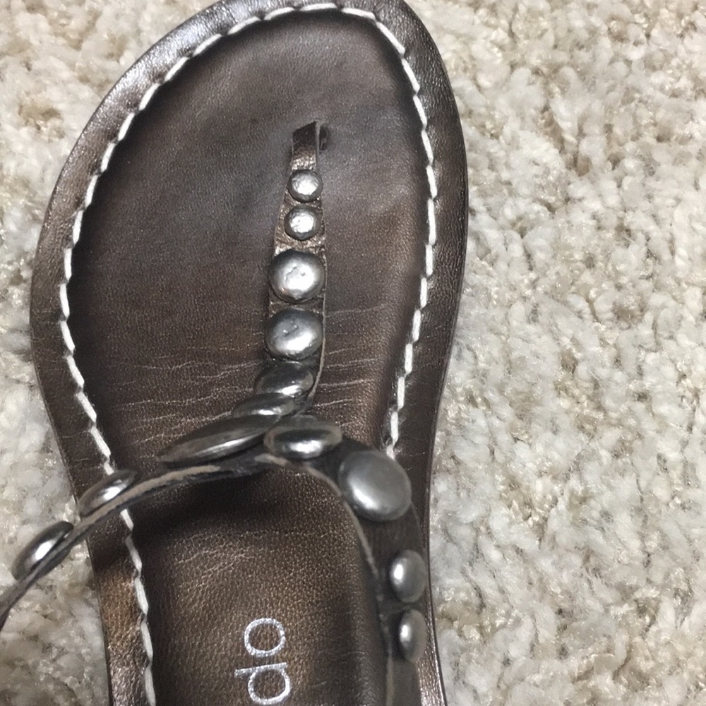 Bernardo Sandals firm on price
